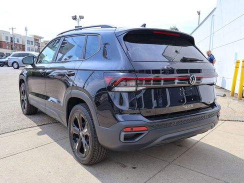 New 2026 Volkswagen Taos SE AWD/4WD image 3