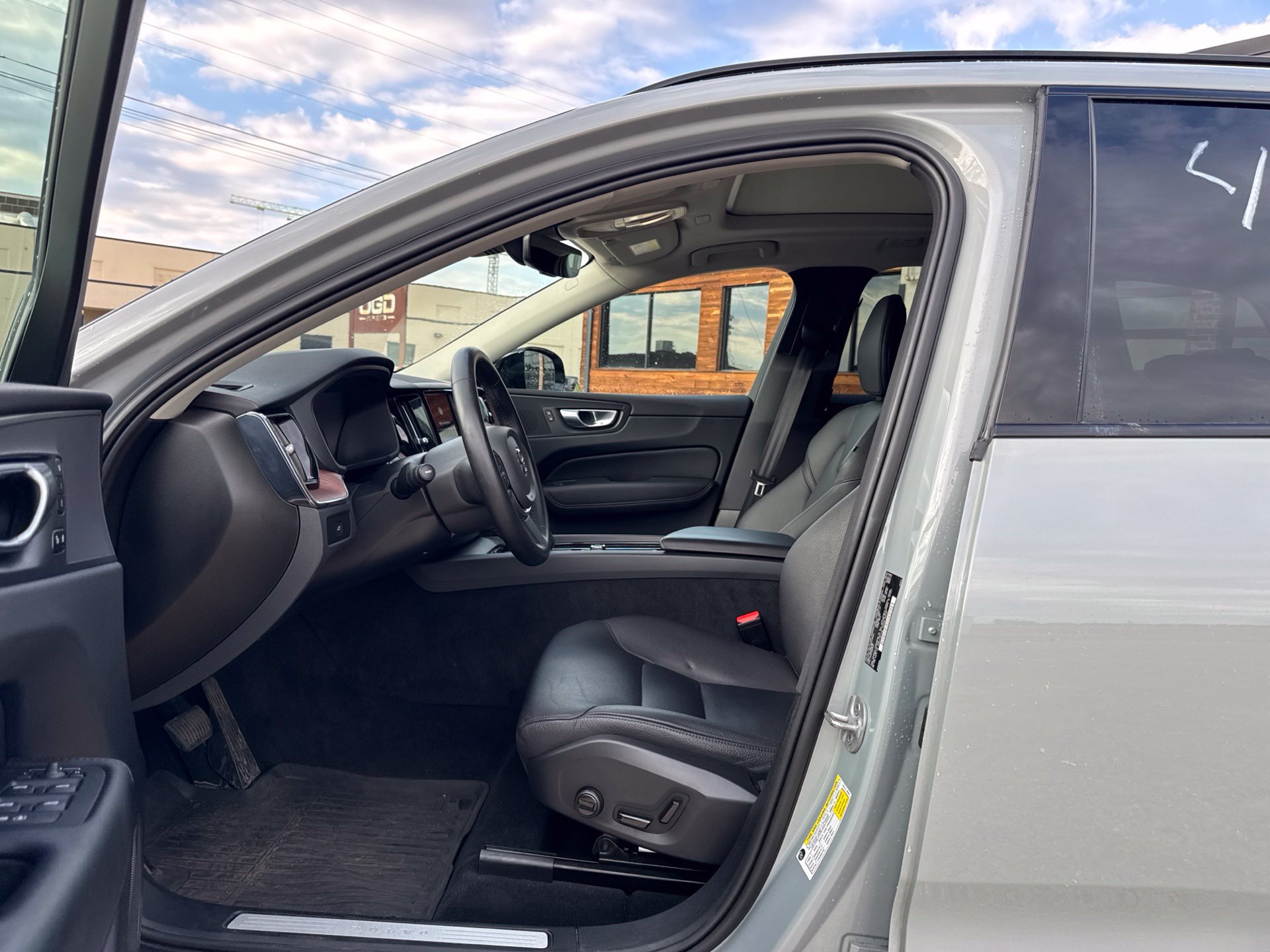 Used 2024 Volvo XC60 B5 Plus w/ Climate Package AWD/4WD image 11