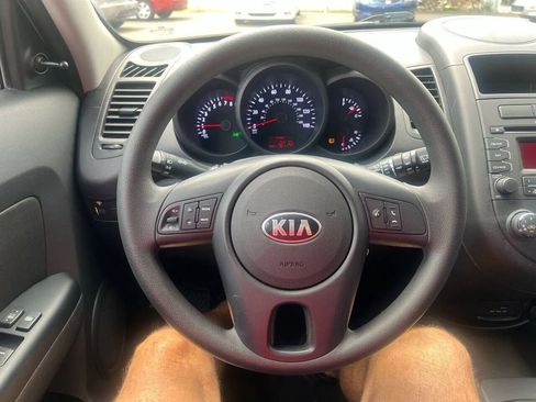Used 2013 Kia Soul FWD image 6