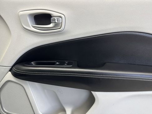 Used 2019 Jeep Compass Latitude w/ Popular Equipment Group image 35