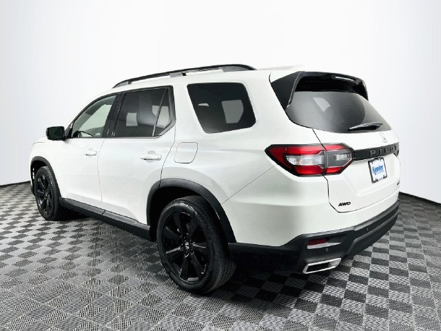 Used 2025 Honda Pilot Black Edition image 4