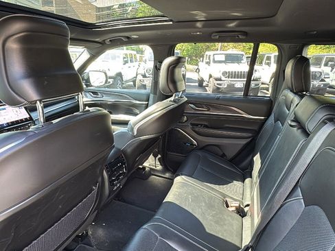 Used 2024 Jeep Grand Cherokee Overland w/ Luxury Tech Group IV AWD/4WD image 32