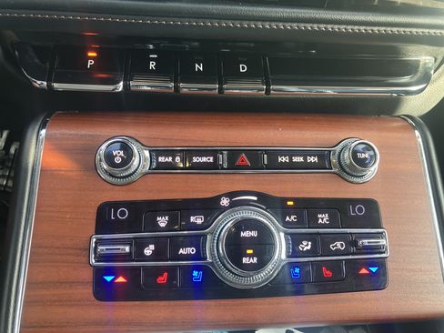 Used 2020 Lincoln Aviator Grand Touring w/ Elements Package Plus AWD/4WD image 30
