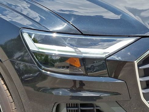 Used 2022 Audi Q8 Premium image 10