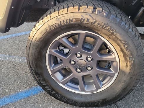 Certified 2022 Jeep Gladiator Overland w/ Popular Equipment Package image 21