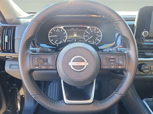 Certified 2022 Nissan Pathfinder SV image 18