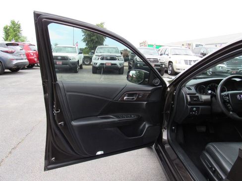 Used 2016 Honda Accord Touring image 16
