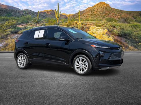 Used 2023 Chevrolet Bolt EUV LT w/ Driver Confidence Package image 2