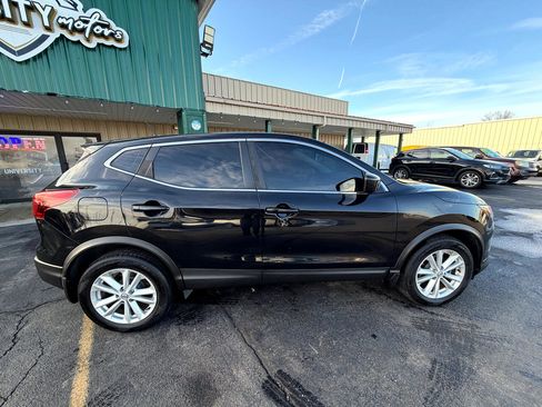 Used 2017 Nissan Rogue Sport S w/ S Appearance Package image 2