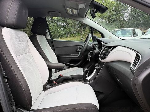 Used 2022 Chevrolet Trax LS w/ Tint and Cruise Package FWD image 12