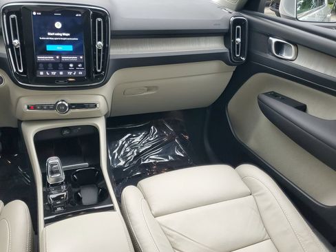 Certified 2023 Volvo XC40 B5 Plus w/ Driver Assist Package AWD/4WD image 16