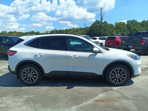 Used 2022 Ford Escape SEL image 2