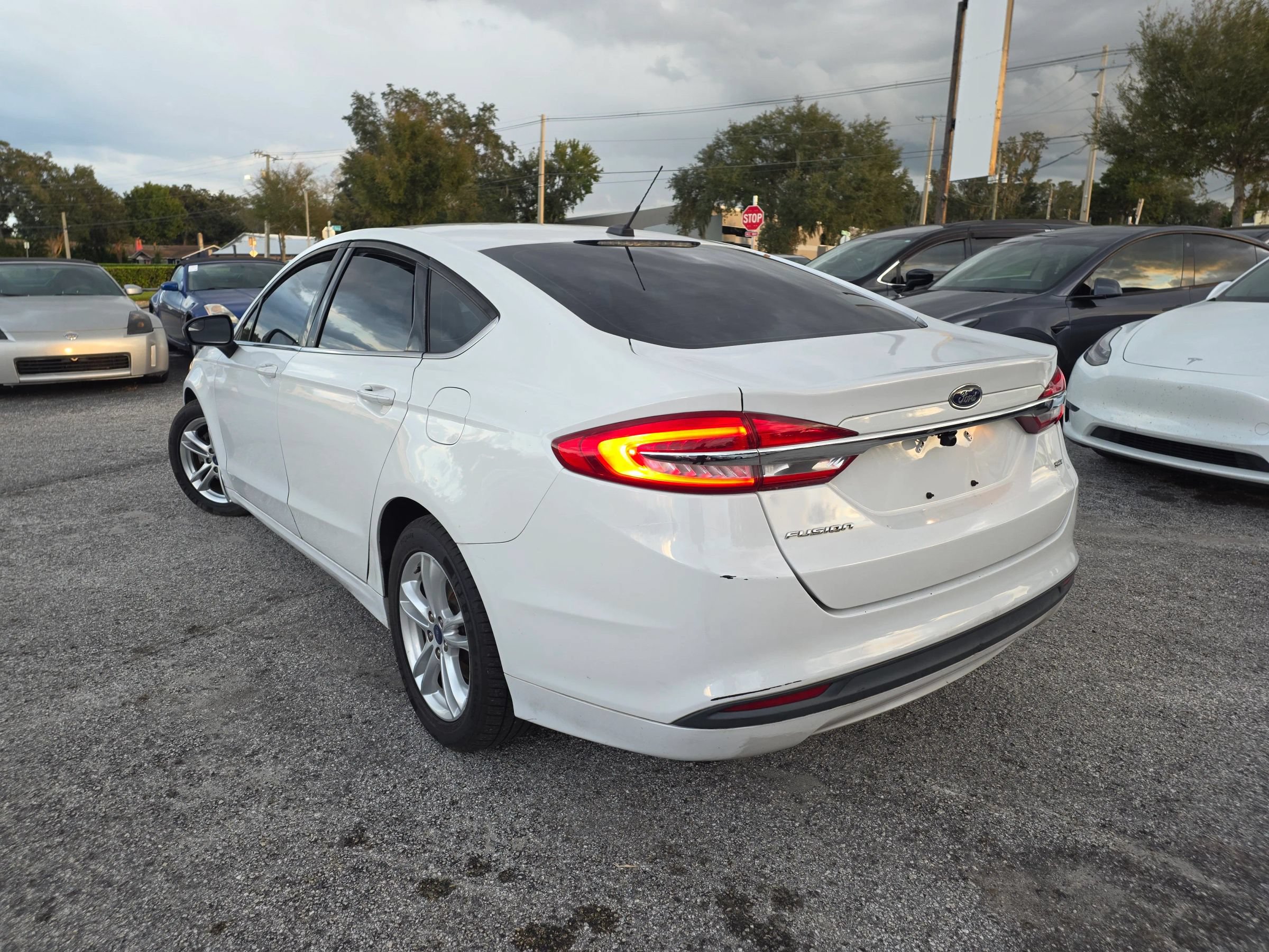 Used 2018 Ford Fusion SE FWD image 4