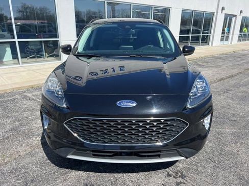 Used 2022 Ford Escape Titanium image 2