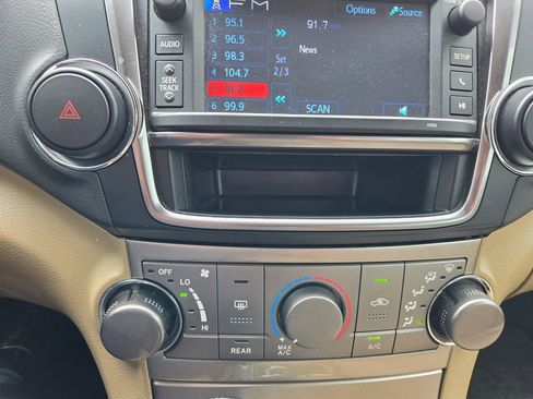 Used 2013 Toyota Highlander FWD image 21