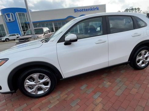 Used 2023 Honda HR-V LX image 6