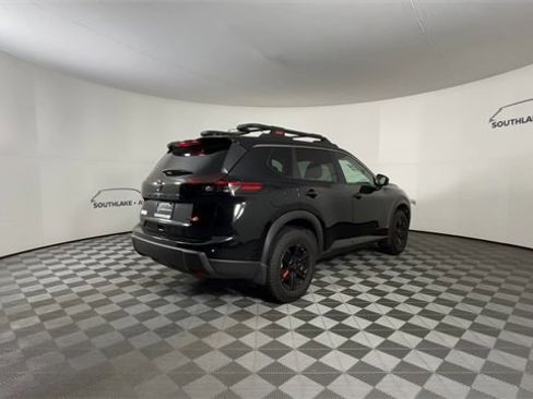 Certified 2025 Nissan Rogue SV image 8