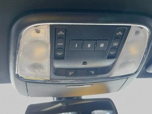 Used 2018 Chrysler 300 S AWD/4WD image 20