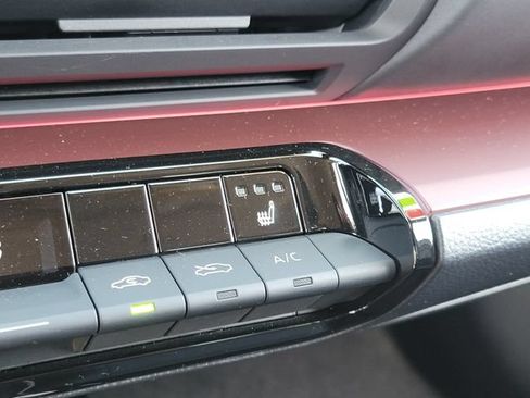 Used 2026 Toyota Prius Plug-In Hybrid FWD image 15