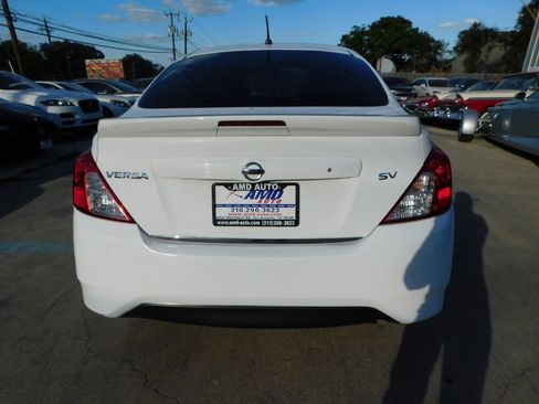 Used 2017 Nissan Versa SV image 6