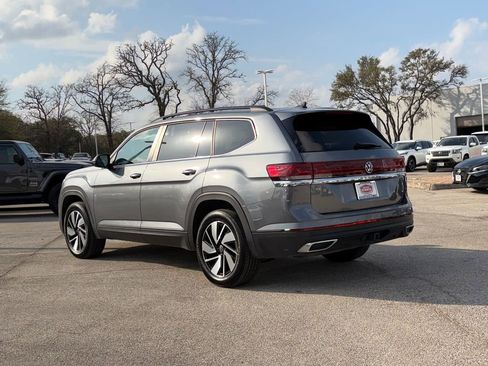 Used 2025 Volkswagen Atlas SE image 6