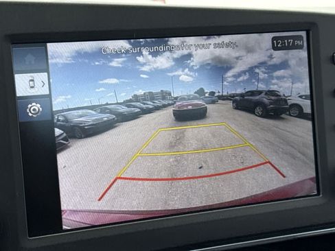 Used 2025 Hyundai Elantra SE FWD image 19