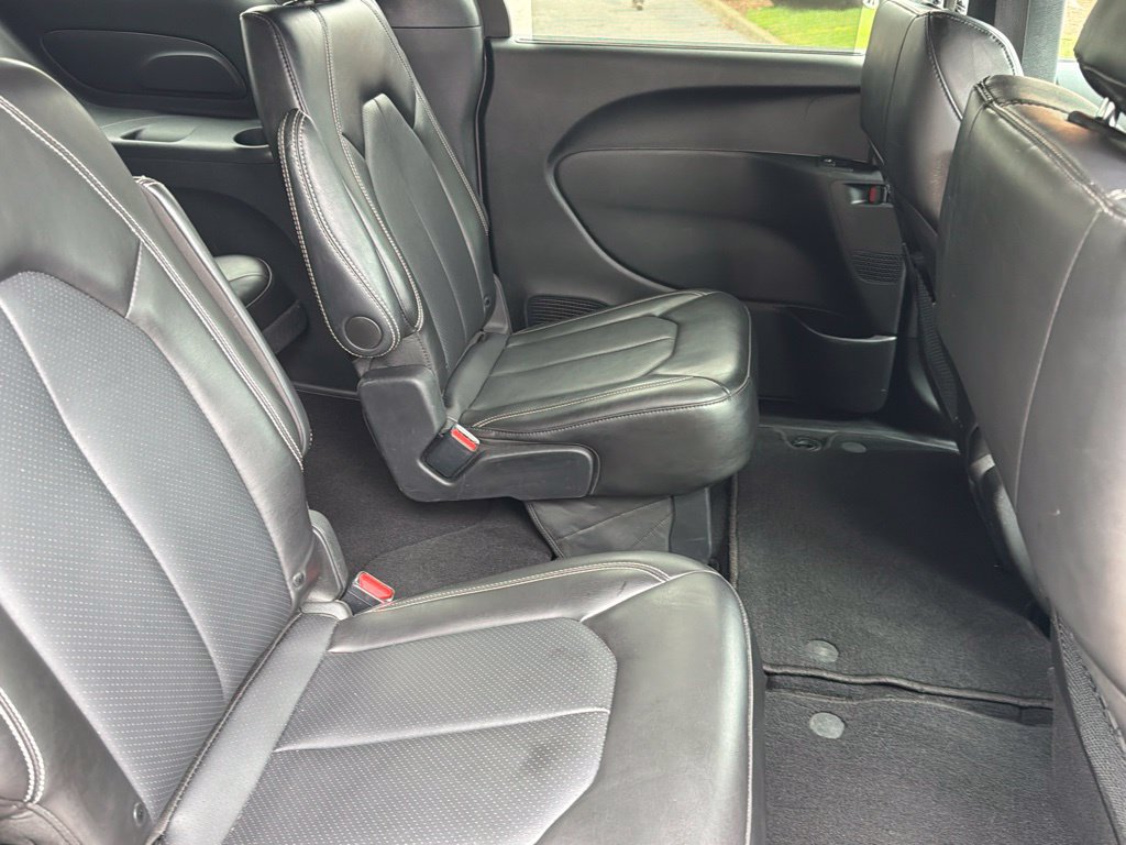 Used 2025 Chrysler Pacifica Select FWD image 8