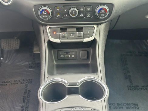 Used 2023 GMC Terrain SLT image 15