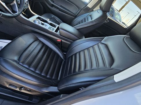 Used 2024 Ford Edge SEL image 9