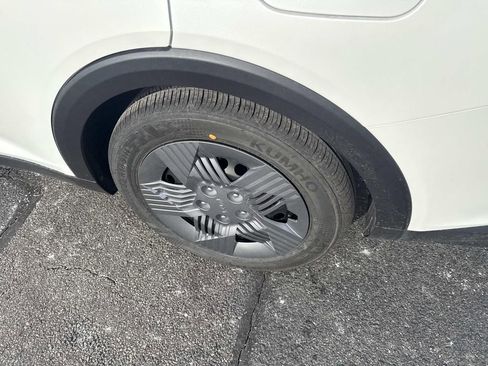 New 2025 Kia K4 LX image 5