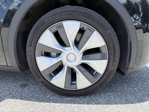 Used 2024 Tesla Model Y Long Range AWD/4WD image 7