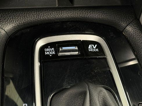 Used 2024 Toyota Corolla Cross AWD Hybrid w/ Moonroof Package image 28