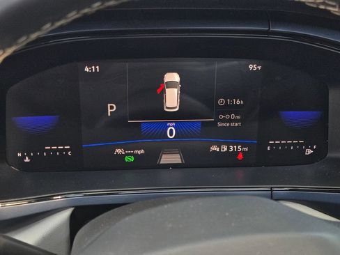 Used 2023 Volkswagen Taos SE w/ Panoramic Sunroof Package FWD image 26