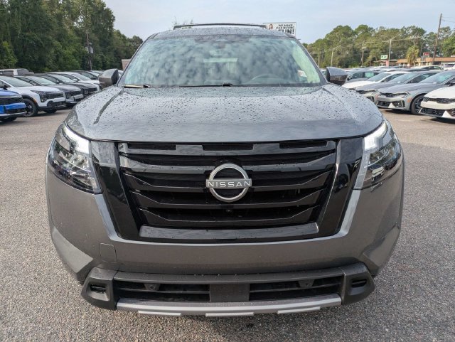 Used 2025 Nissan Pathfinder Platinum w/ Black Appearance Package FWD image 9