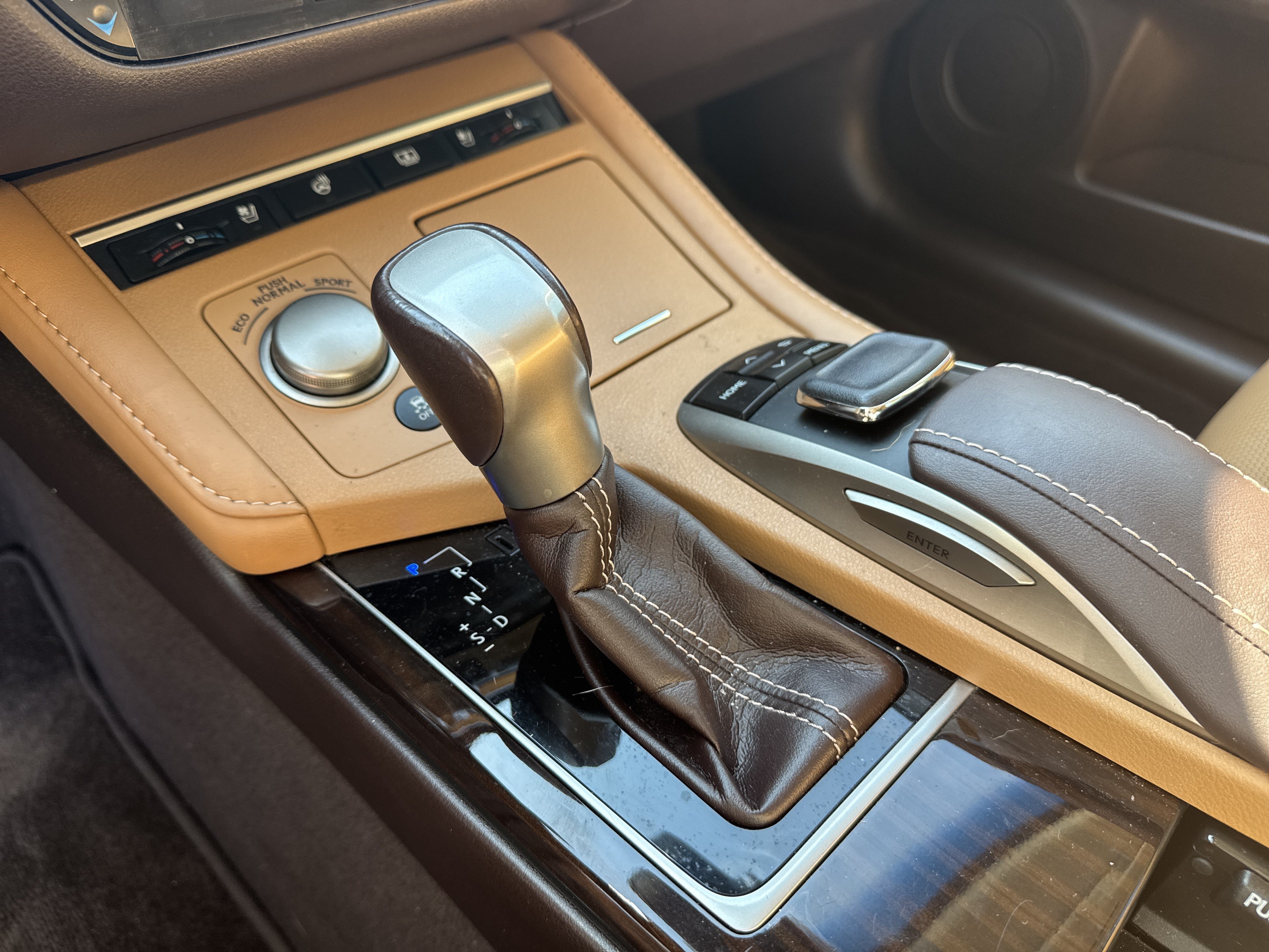 Used 2017 Lexus ES 350 w/ Ultra Luxury Package FWD image 11