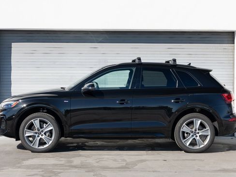Used 2025 Audi Q5 2.0T Premium w/ Convenience Plus Package image 4