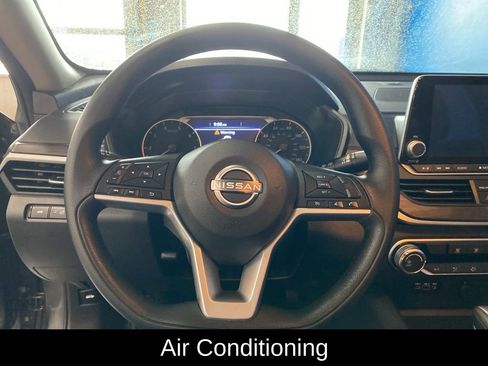 Used 2025 Nissan Altima 2.5 SV FWD image 6