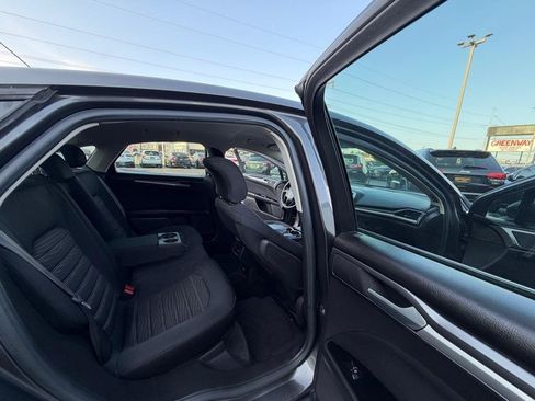 Used 2016 Ford Fusion SE FWD image 13