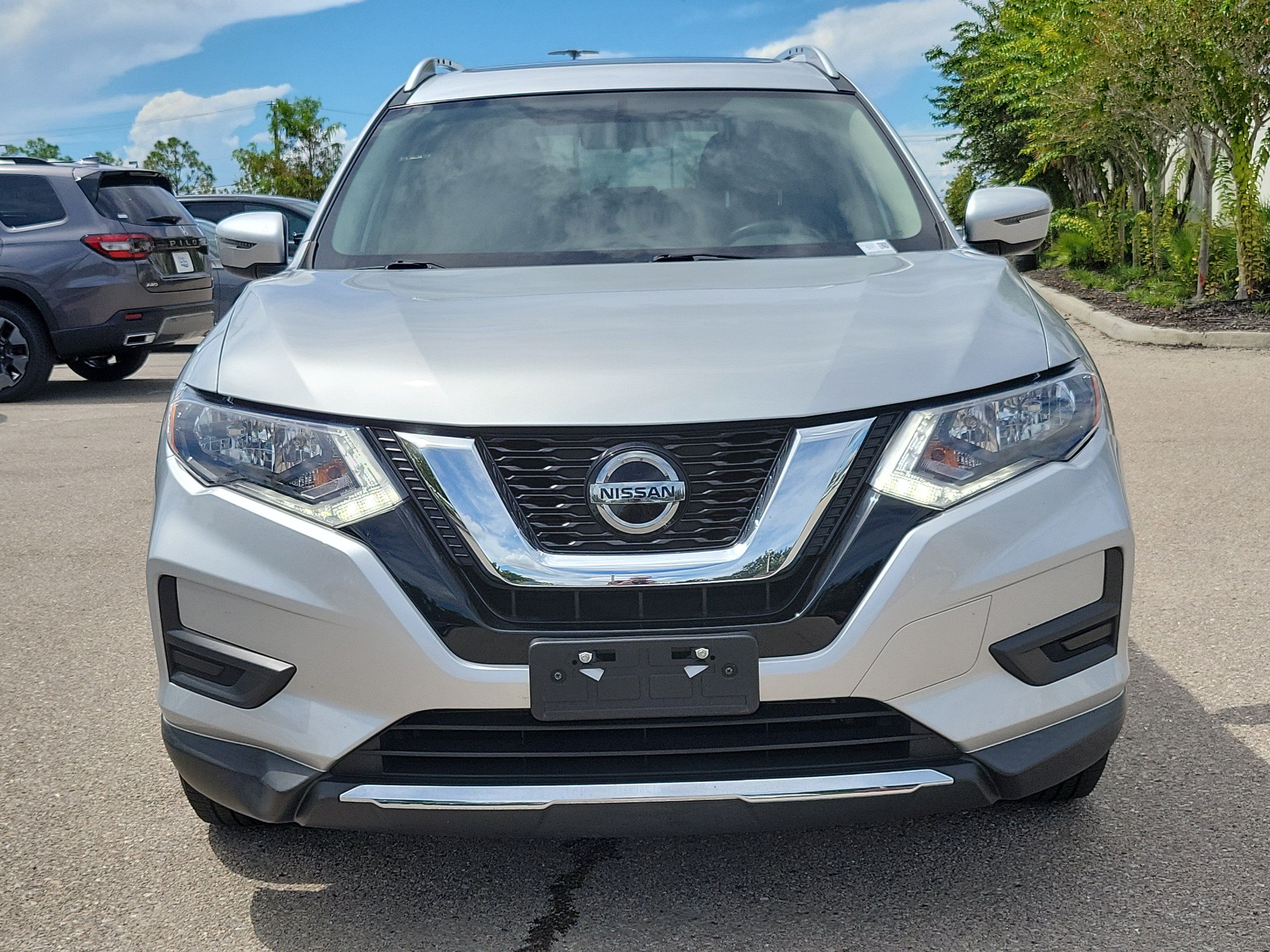 Used 2018 Nissan Rogue SV AWD/4WD image 2