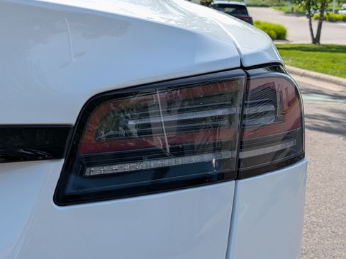 Used 2022 Tesla Model S AWD/4WD image 17