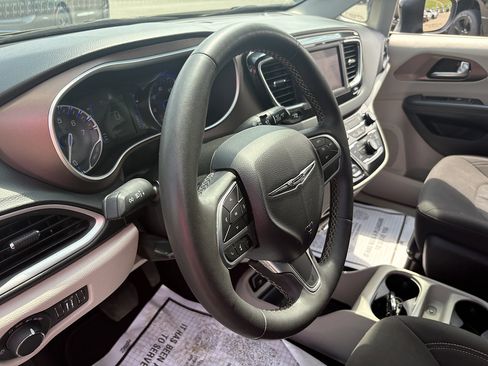Used 2023 Chrysler Voyager LX FWD image 29