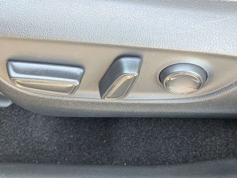 Used 2025 Toyota RAV4 XLE w/ Convenience Package FWD image 21