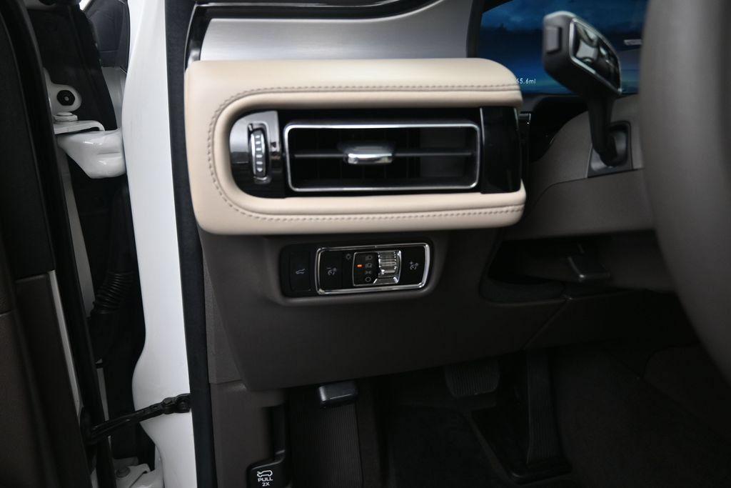 Used 2024 Lincoln Aviator 2WD w/ Premium Package image 12