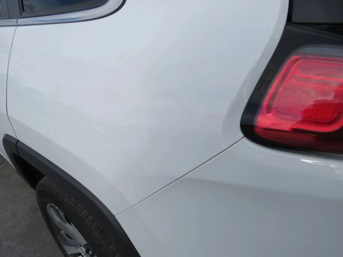 Used 2020 Jeep Cherokee Limited image 30