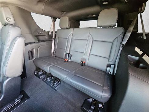 Used 2025 Chevrolet Suburban Z71 w/ Comfort Package image 21