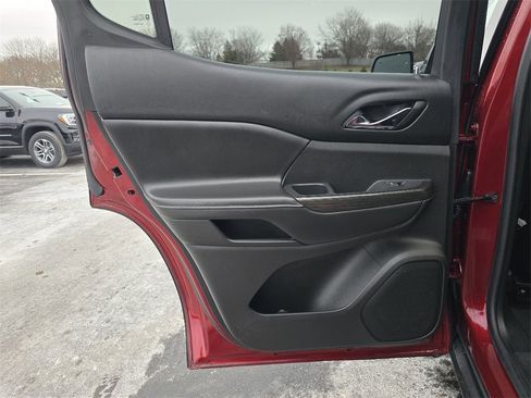 Used 2018 GMC Acadia SLT image 25