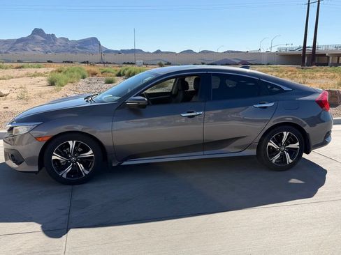 Used 2017 Honda Civic Touring image 4