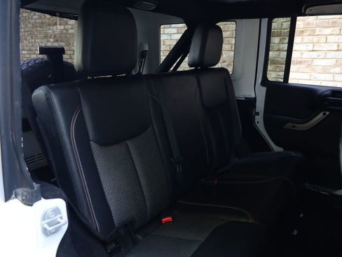 Used 2017 Jeep Wrangler Unlimited Sahara image 24