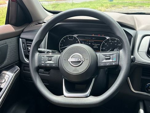 Used 2023 Nissan Rogue SV FWD image 18