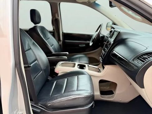 Used 2012 Dodge Grand Caravan SXT w/ UConnect Hands-Free Group FWD image 23